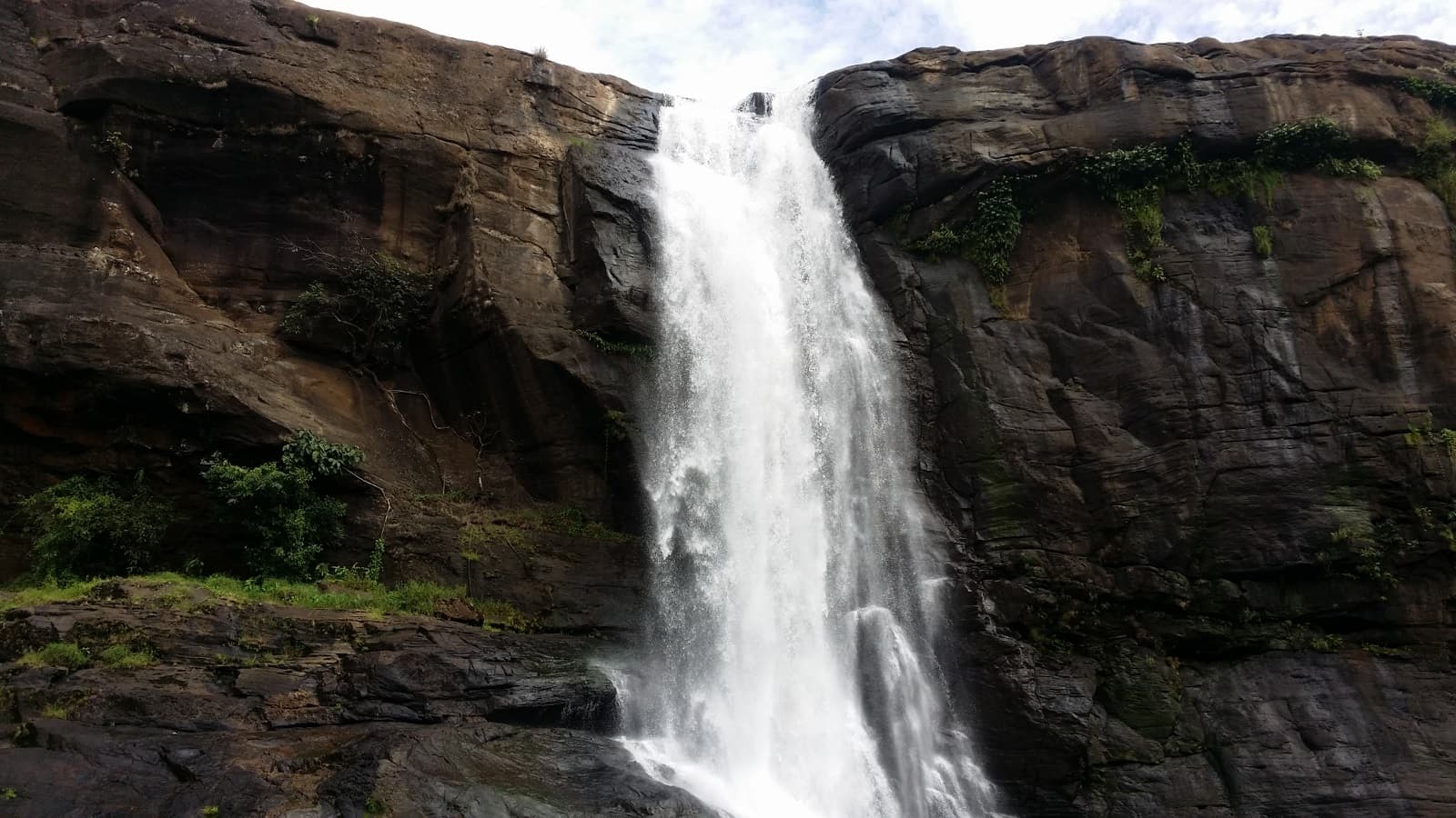 Thrissur & Athirapally Waterfalls Tour · 2-Day Journey