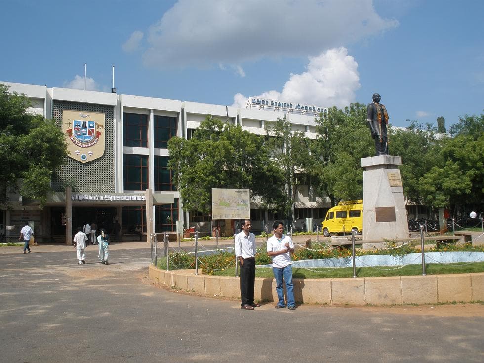 Trichy - Srirangam - Madurai - Thanjavur - Yercaud · 5-Day Journey