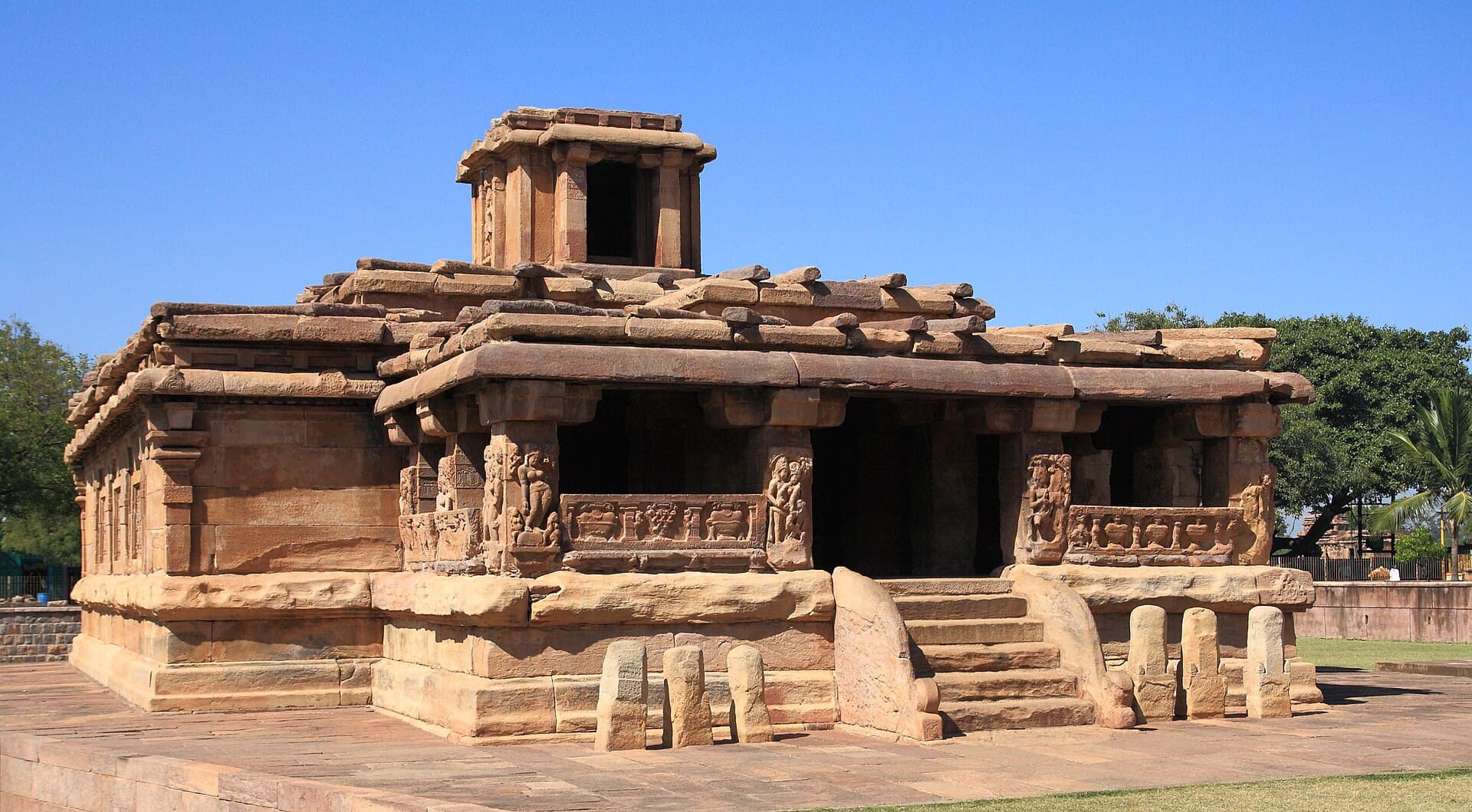 Badami - Pattadakal - Aihole · 2-Day Journey